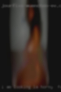 I am LA horny to fuck looking for kinky partners.